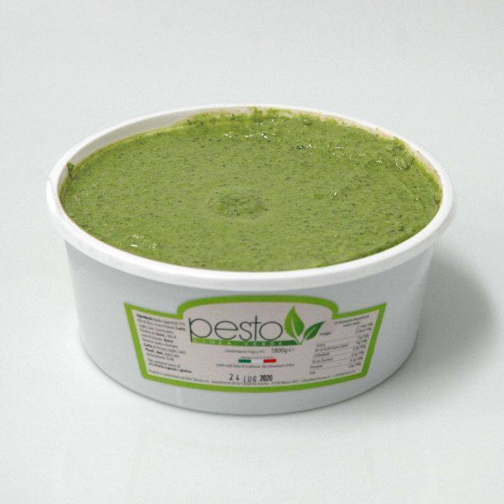 Barattolo di pesto aperto