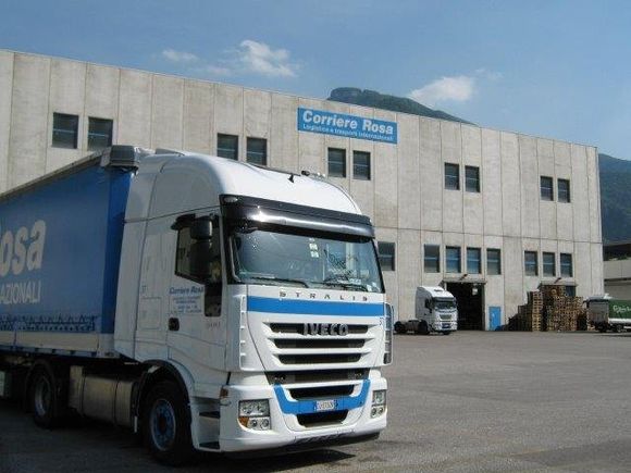 articulated lorry corriere rosa