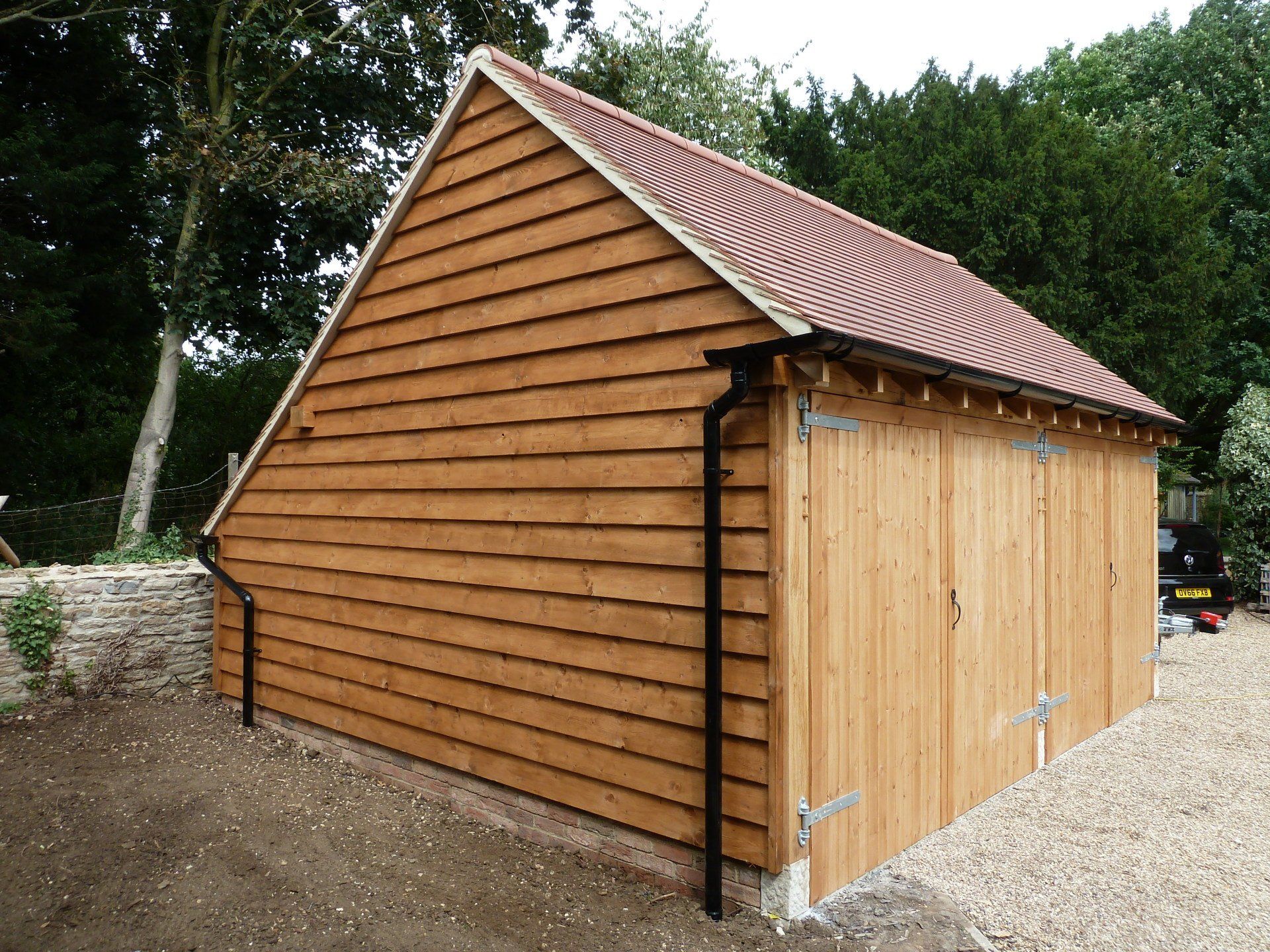 Oak-framed garage cladding in Longworth, Oxfordshire.

