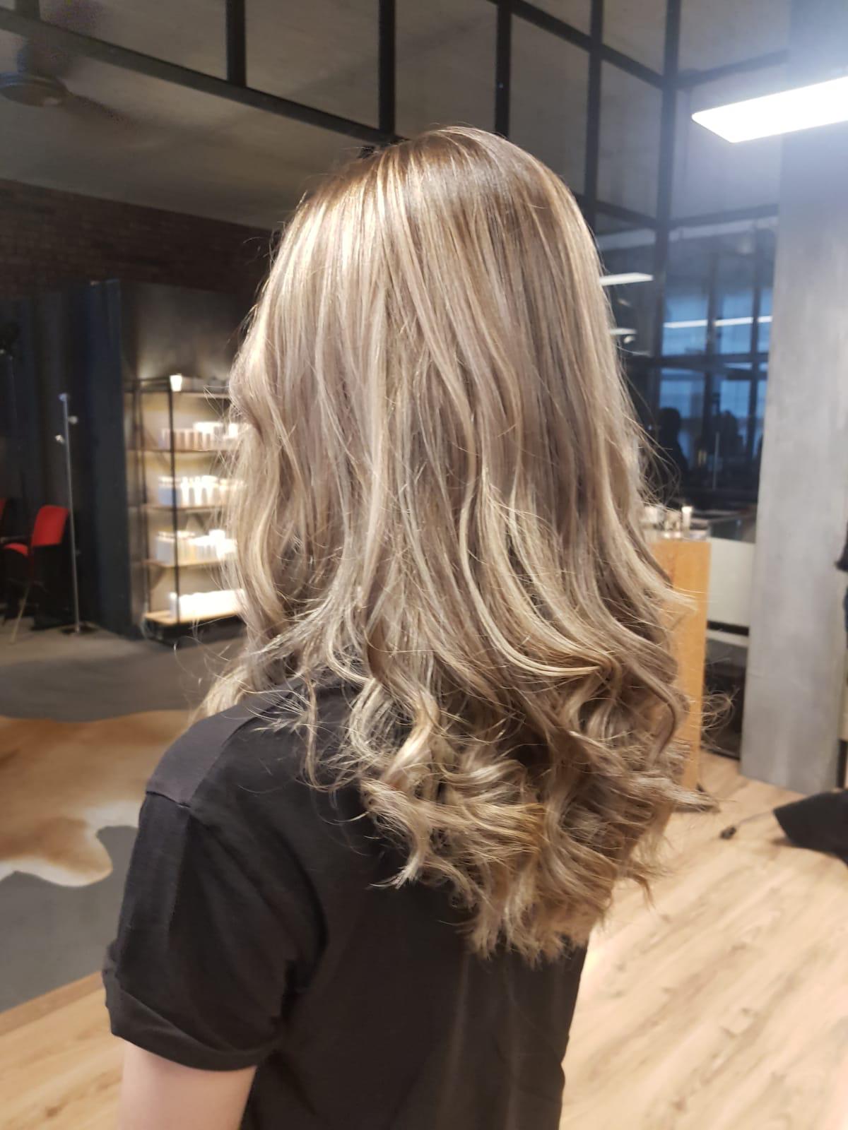 Coiffeur Chur / Coiffeur / Friseur / Hochzeit / Frisur / Styling / Fashion / Meches / Balayage