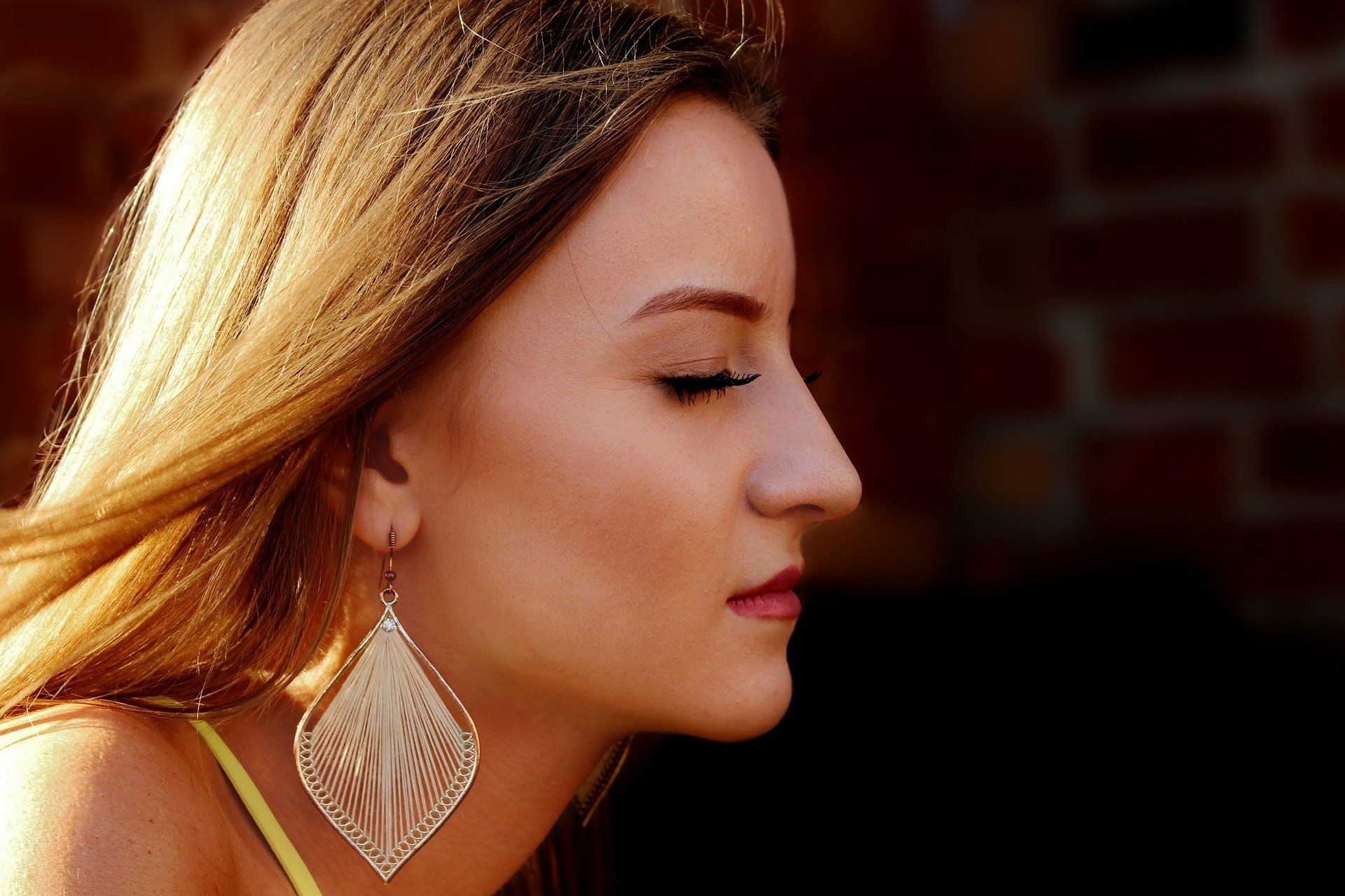 Dr. Mantor offers bespoke facial treatments designed to enhance skin vitality and promote youthful appearance.