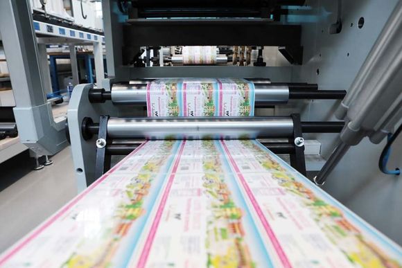 etichette in bobina durante la stampa