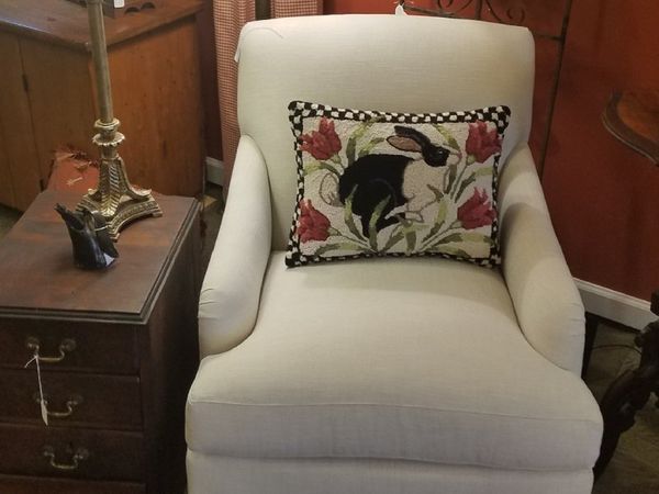 View of a white sofa seat with cushion