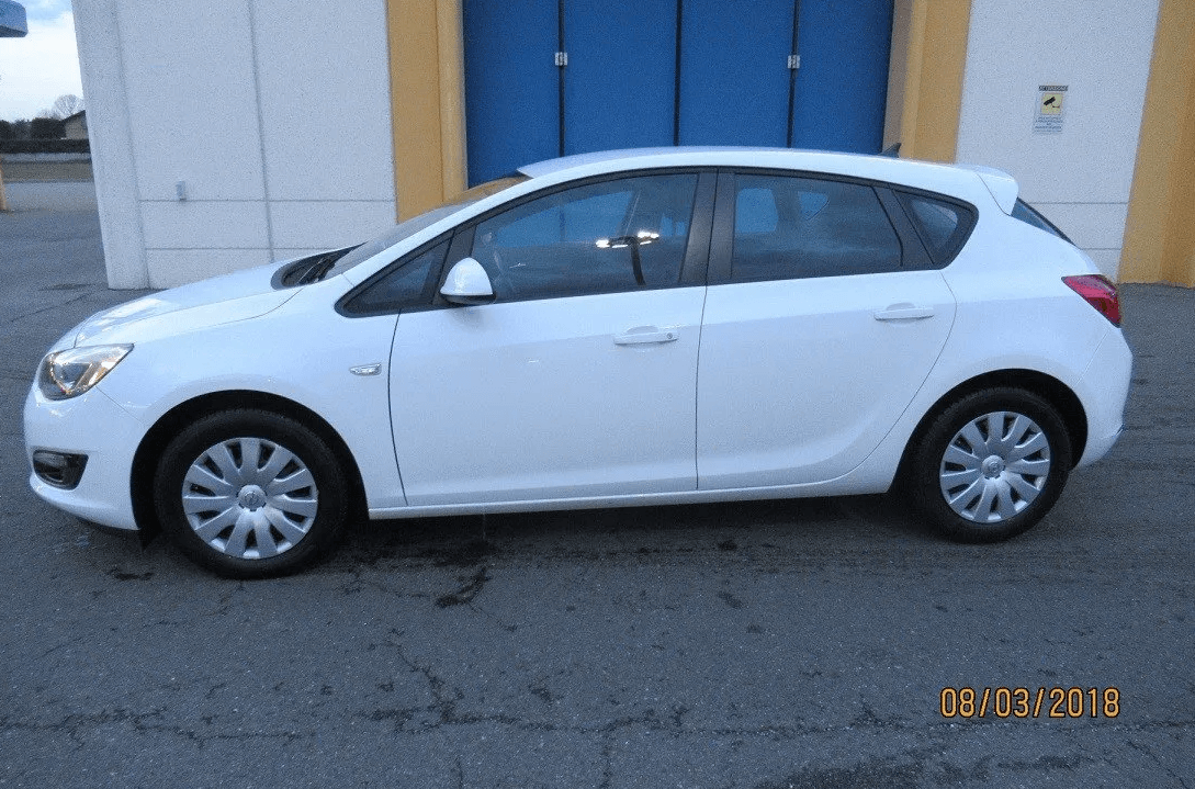 Opel Astra bianca