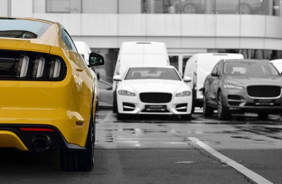 automobili parcheggiate