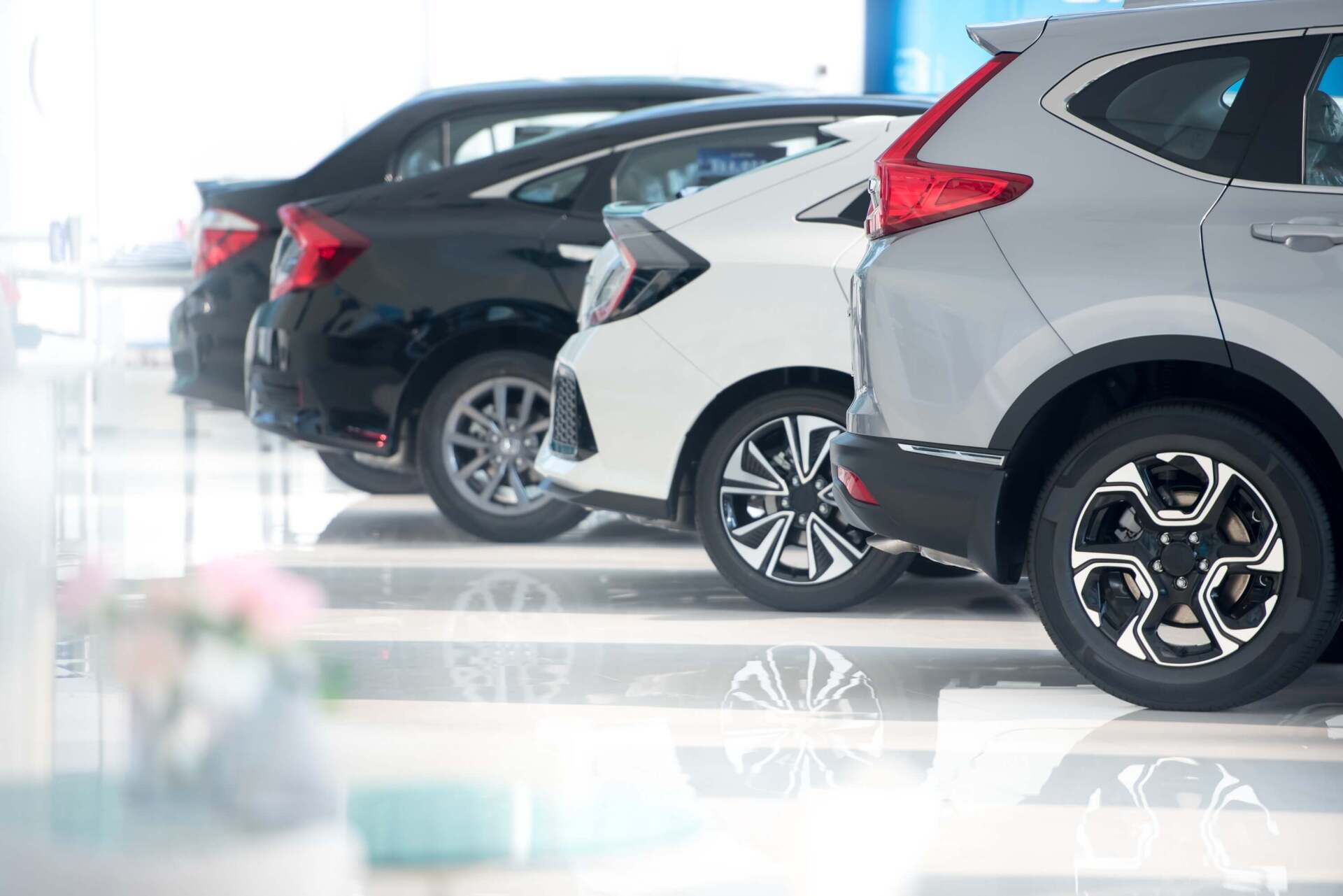 automobili in una concessionaria