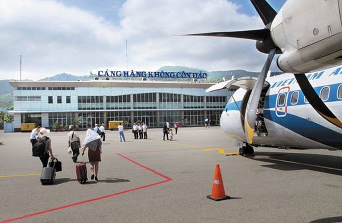 A plane is parked in front of a building with the word cang hang on it
