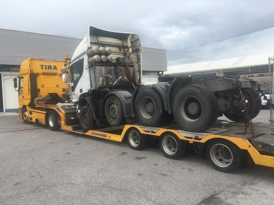 mezzo pesante recuperato dalla strada