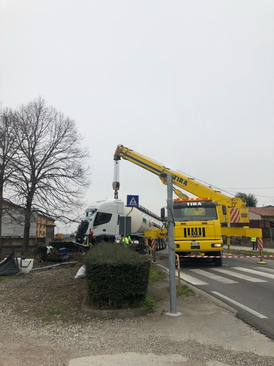 recupero di un mezzo pesante dalla strada