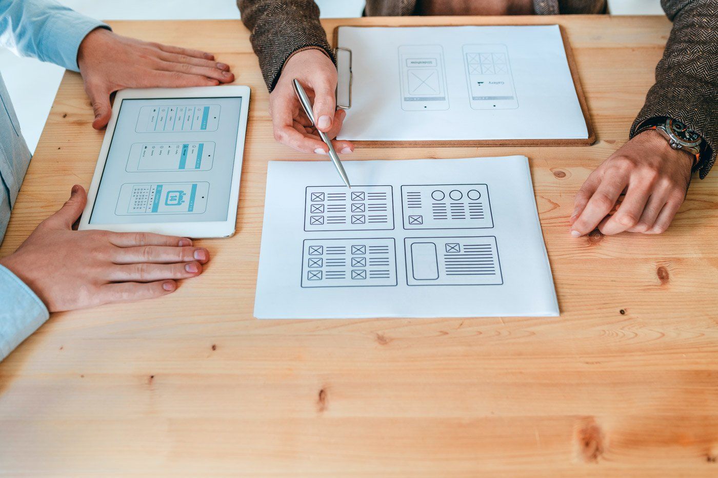 2 young designers discussing website layouts