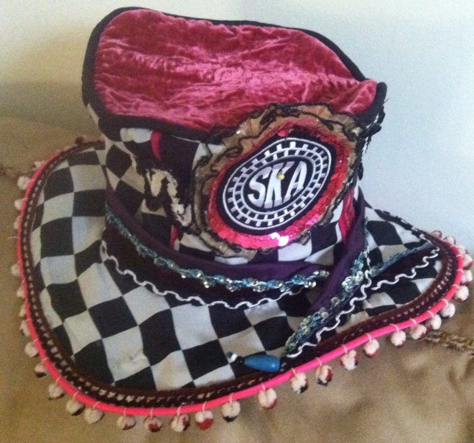 A top hat with the word ska on it