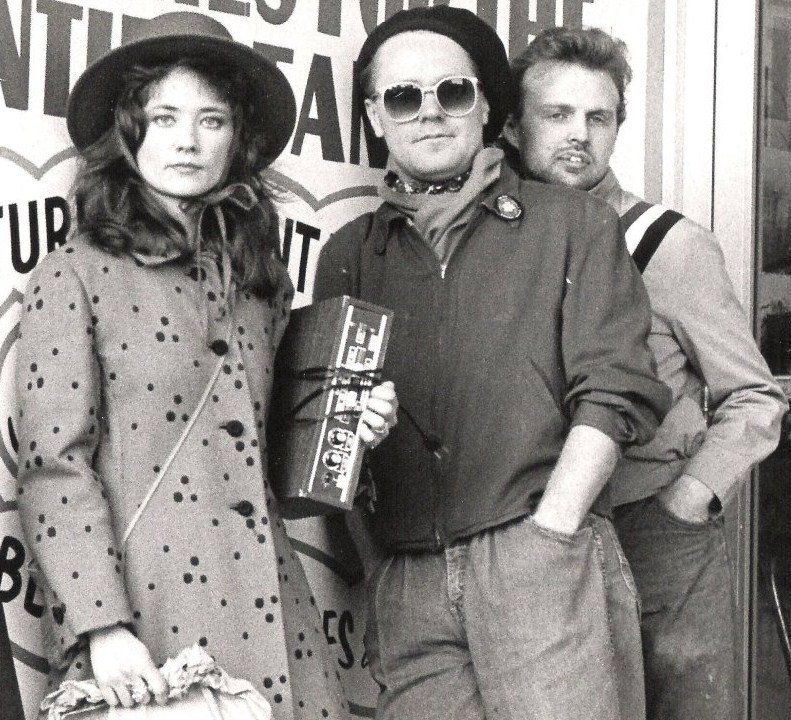 A group of people standing in front of a sign that says pur