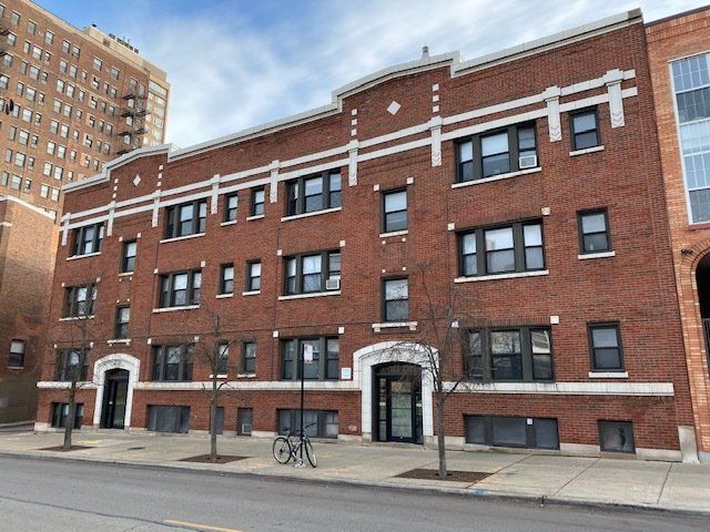 327-333 W. WEBSTER