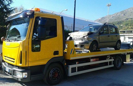 macchina trasporto su camion