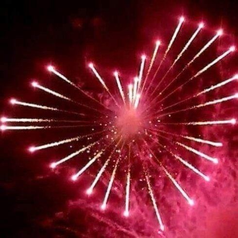 spettacolo pirotecnico a forma di cuore
