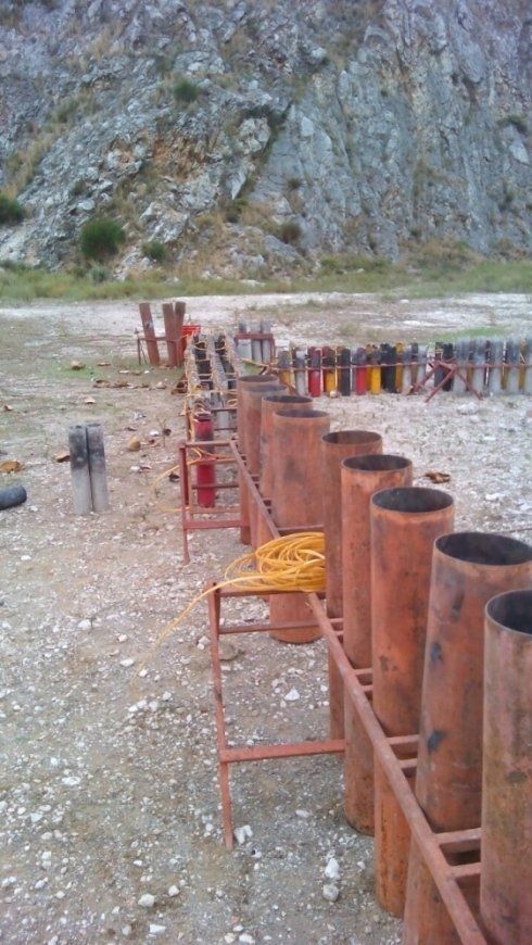 fase di allestimento di uno spettacolo pirotecnico 2