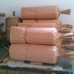 preparazione di candelotti per spettacolo pirotecnico 7