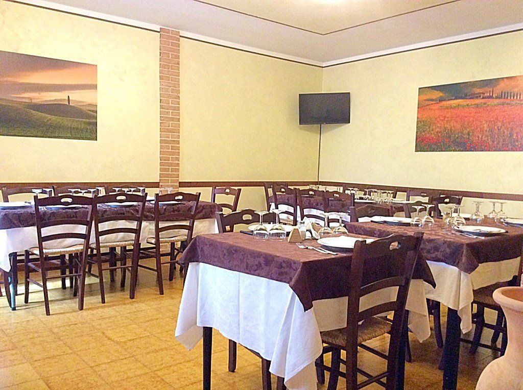 tavoli in un ristorante