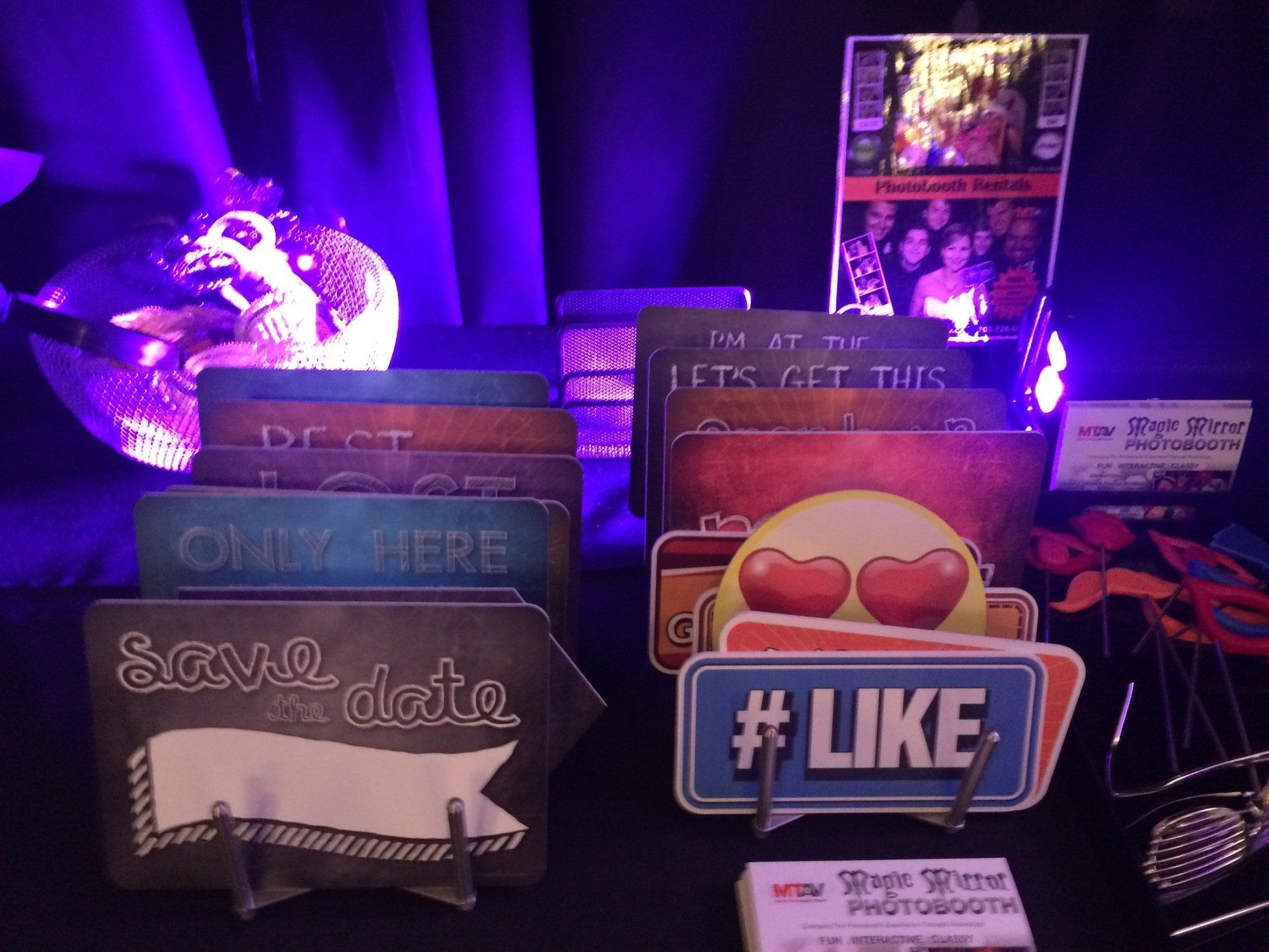 Photo booth props: signs with phrases (