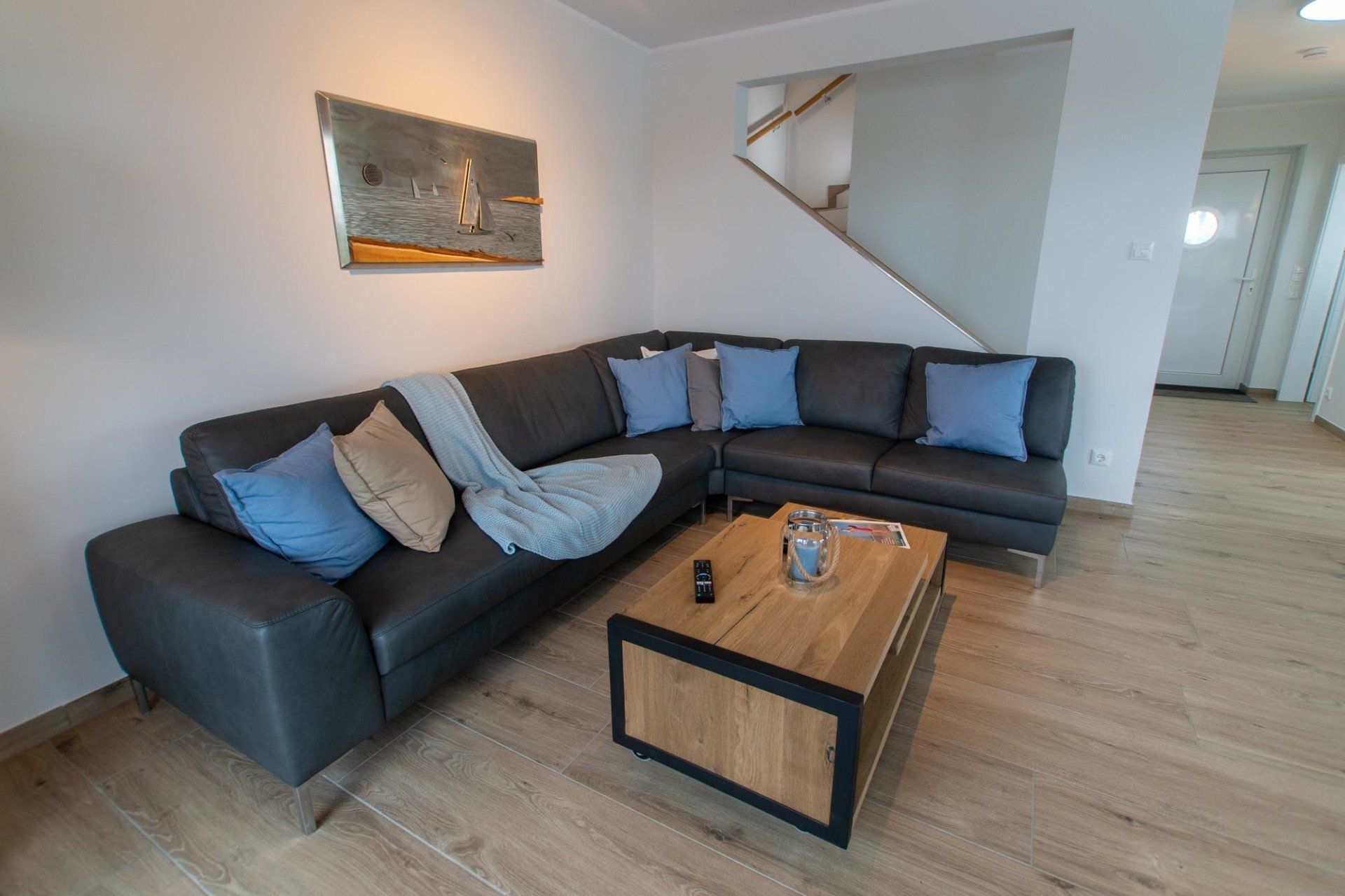Wohnzimmer für gemütliche Abende mit Blick aufs Wasser - Ferienhaus Seeperle Harlesiel