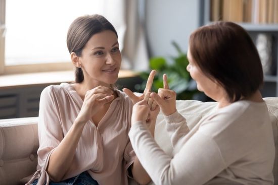 comunicazione con linguaggio dei segni