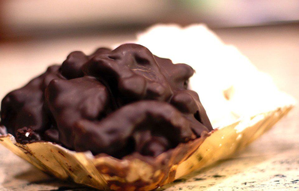 una pignolata al cioccolato