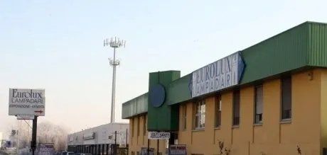 Showroom di illuminazione a Milano Eurolux visto dall'esterno