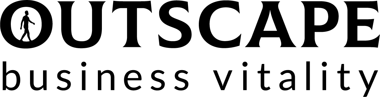 Outscape logo met een zwarte boom en groene bladeren, symbool voor vitaliteit en natuurlijke ontwikkeling