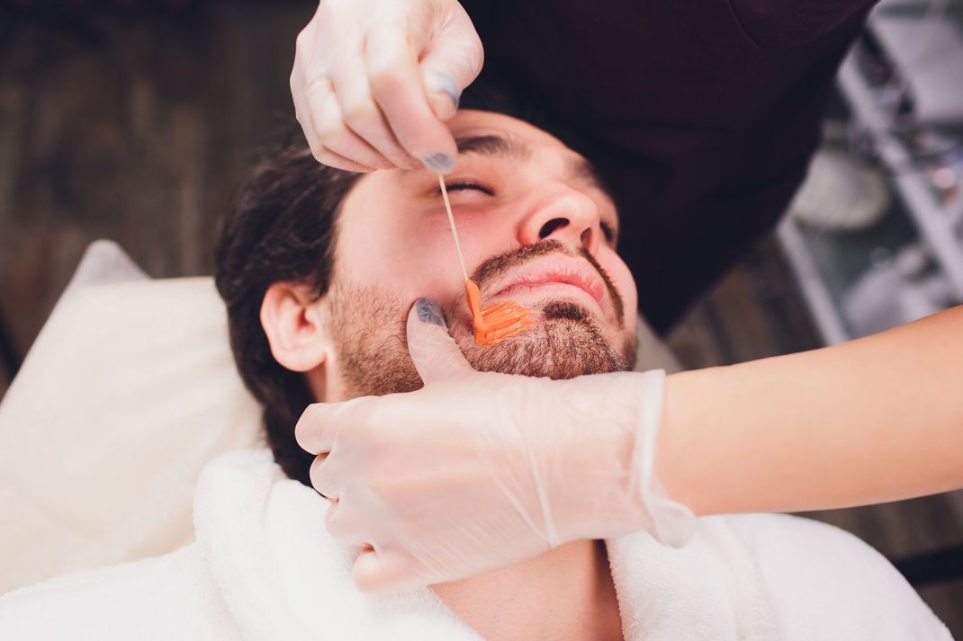 applicazione di trucco e servizi estetici