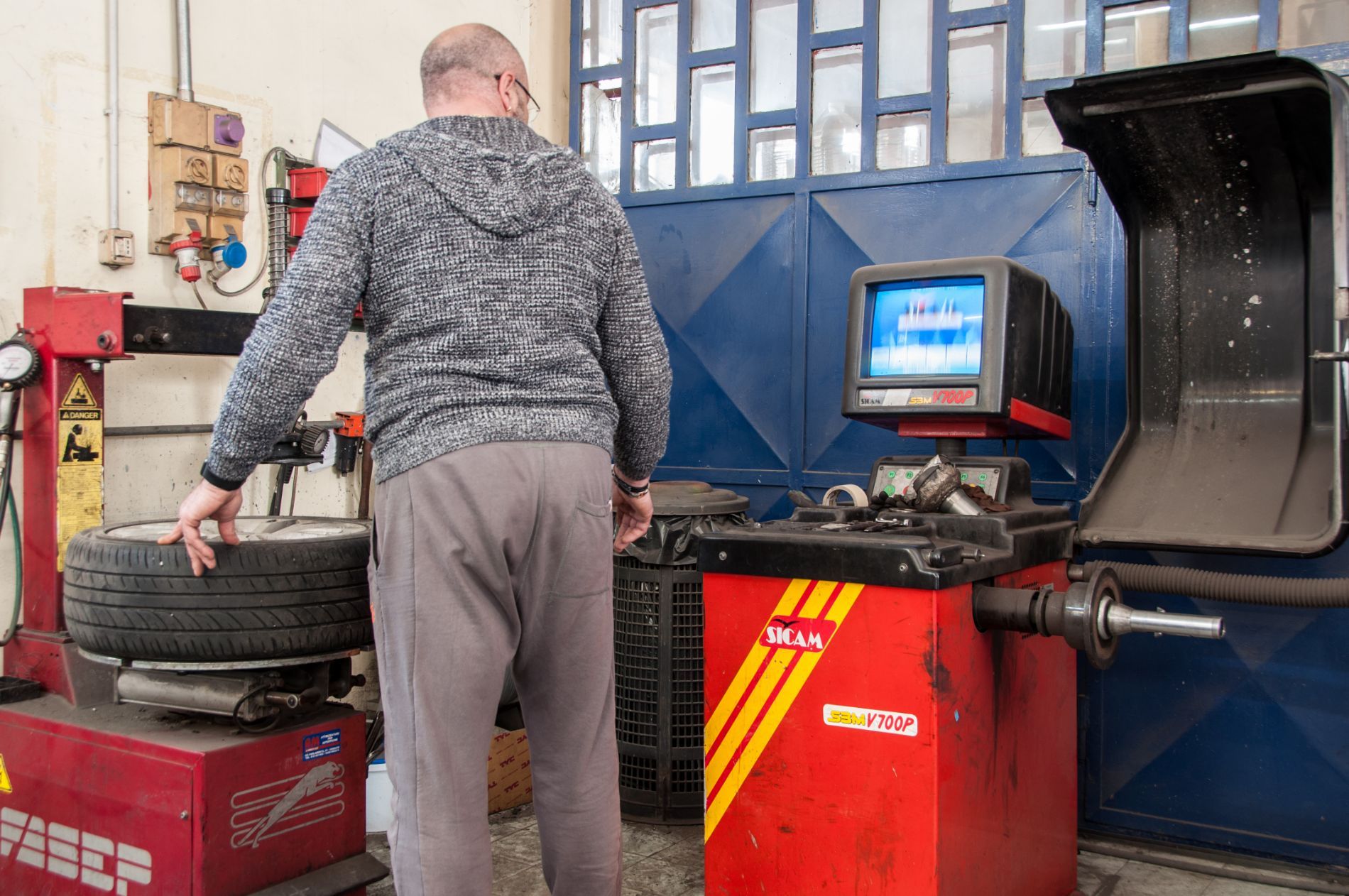 riparazione pneumatico auto