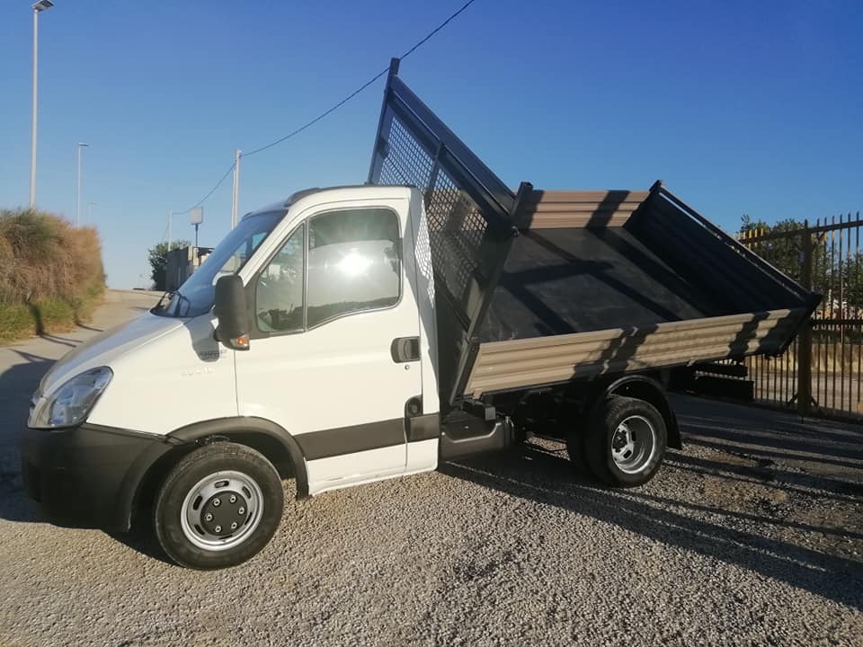 pari al nuovo IVECO 35c17 hi-matic anno 2016full optional