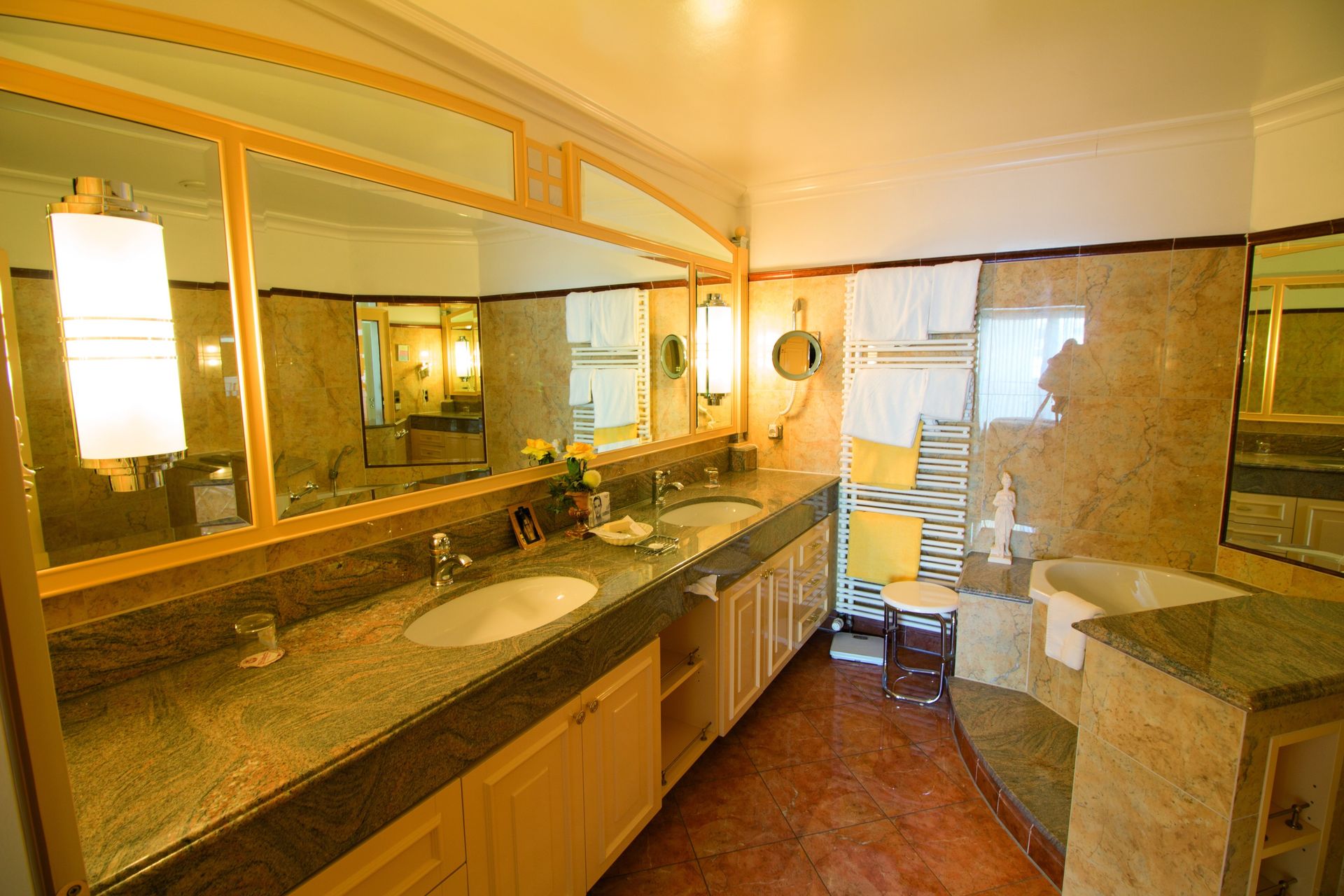 A bathroom with two sinks and a bathtub