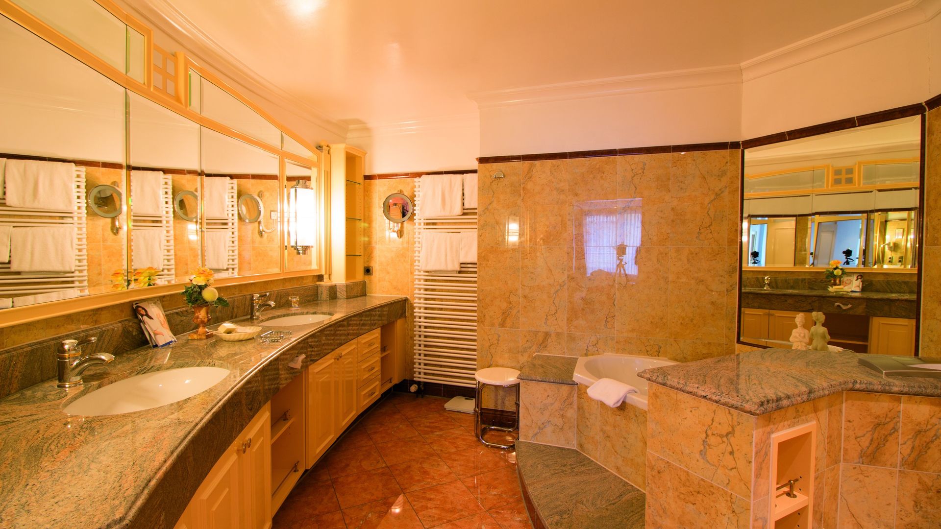 A bathroom with two sinks and a bathtub