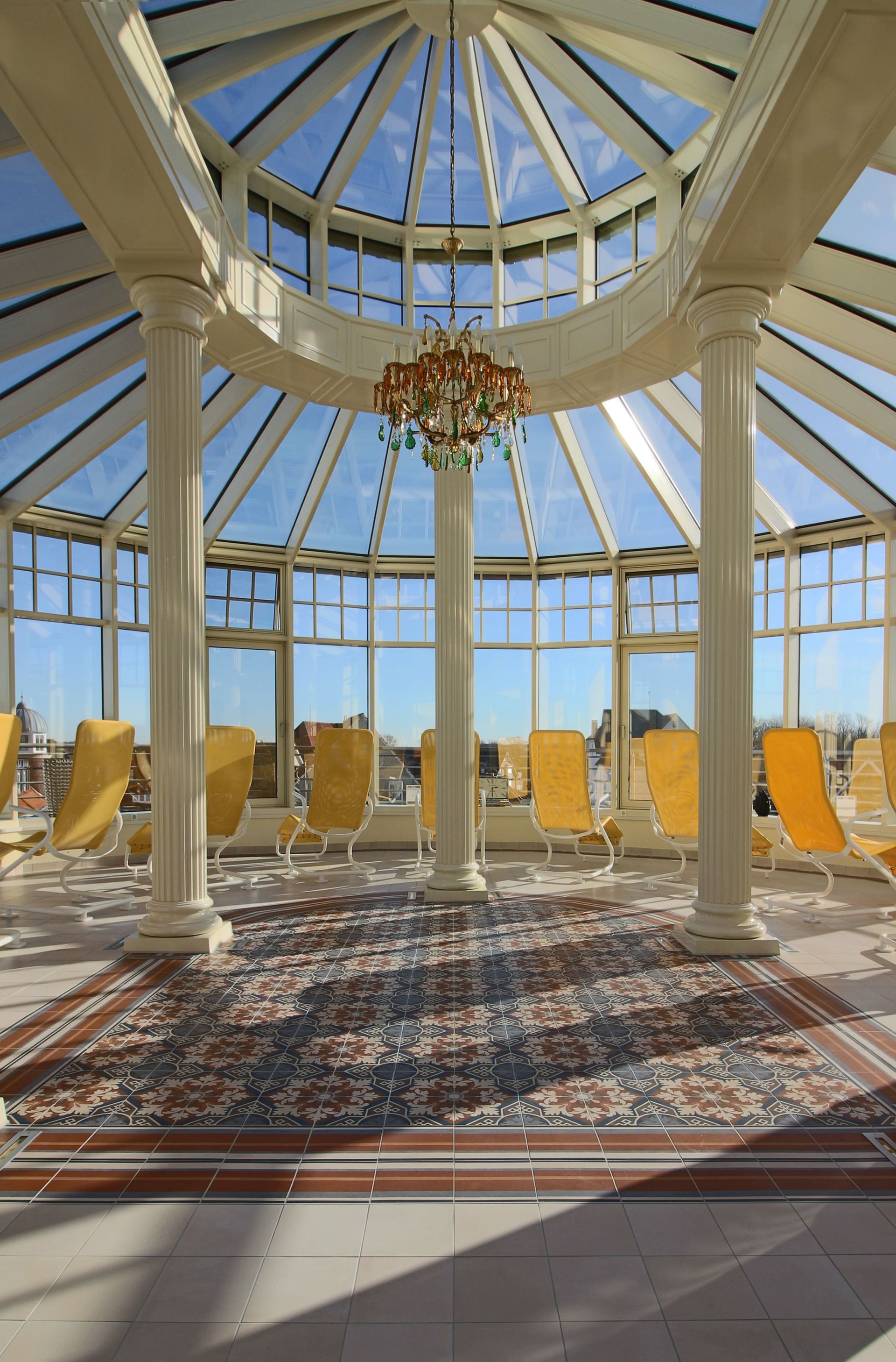 A room with a dome roof and a chandelier hanging from the ceiling