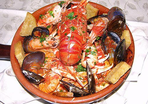 zuppa di pesce e crostacei