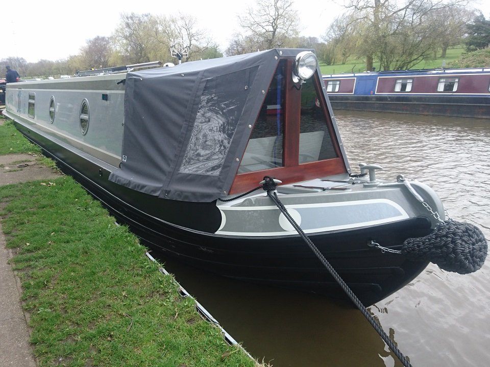 Blue Pearl cratch cover at bow