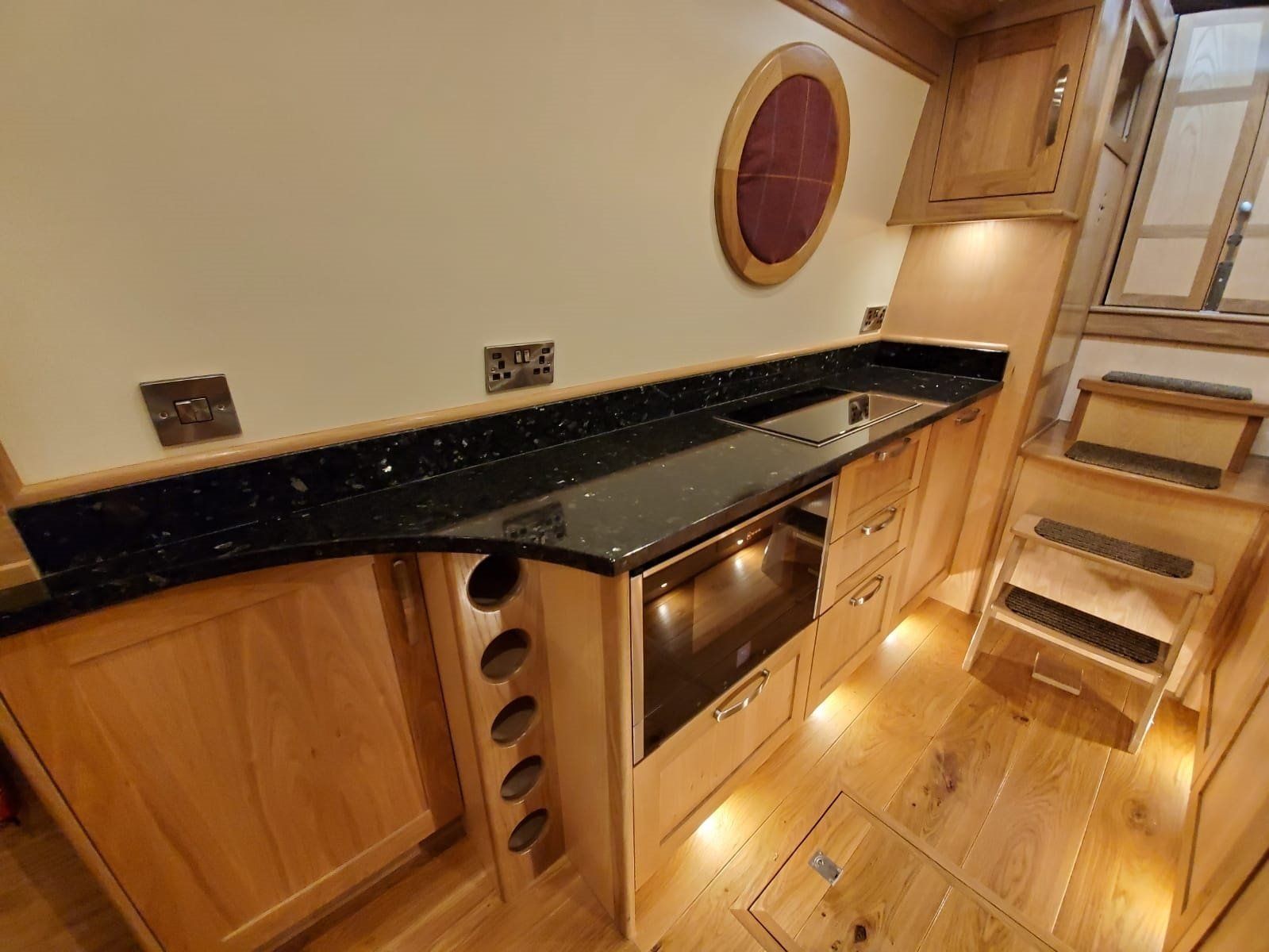 Boarders Borders wine rack & oven