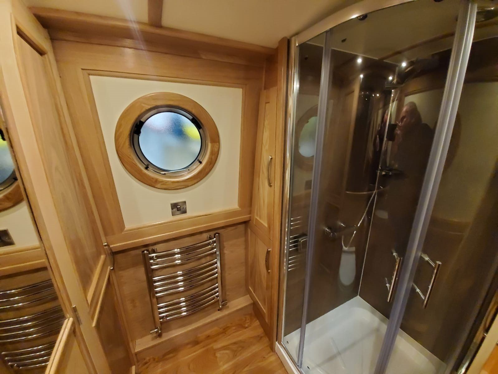 Boarders Borders shower room