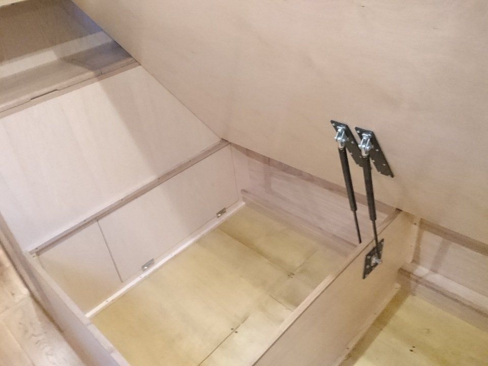 Elizabeth Anne gas strut bed storage area