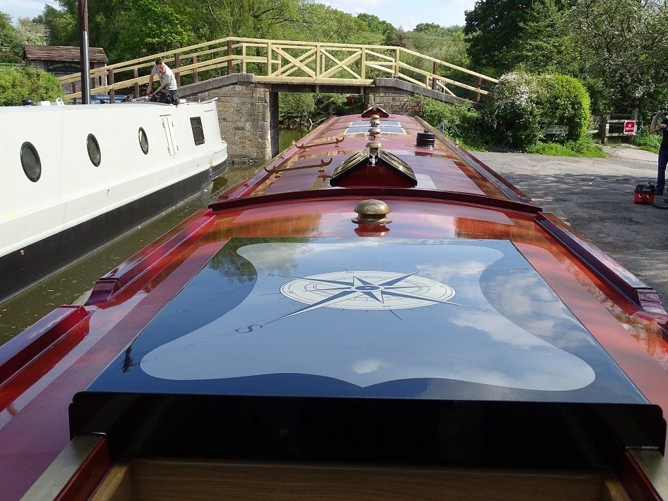 Narrowboat Fantastica exterior paintwork