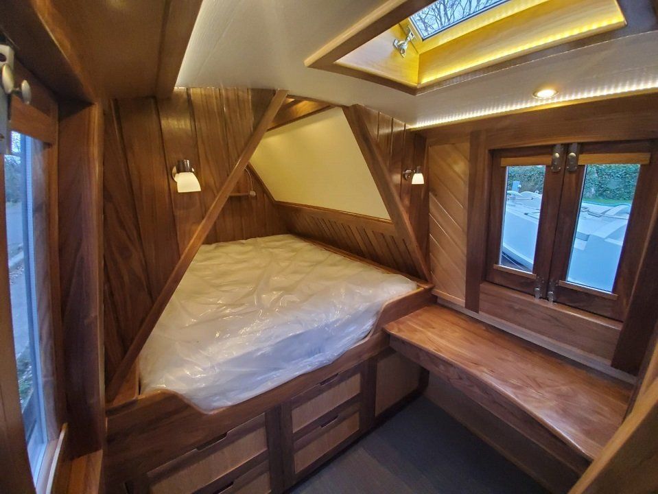 Flutterby bedroom desk