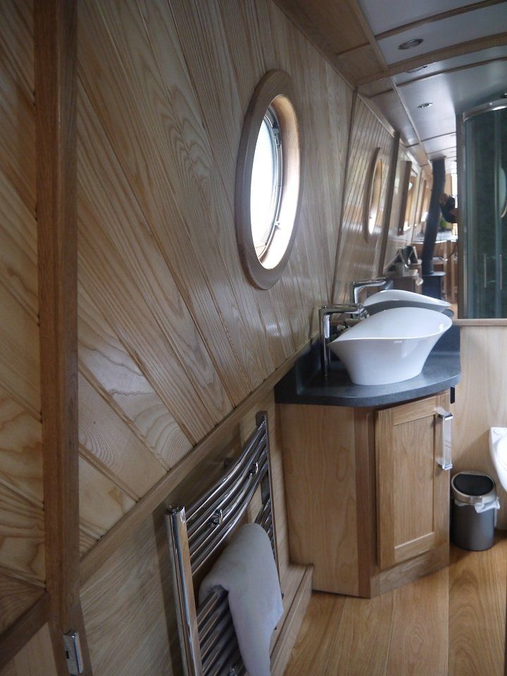 Jolly Good bathroom
