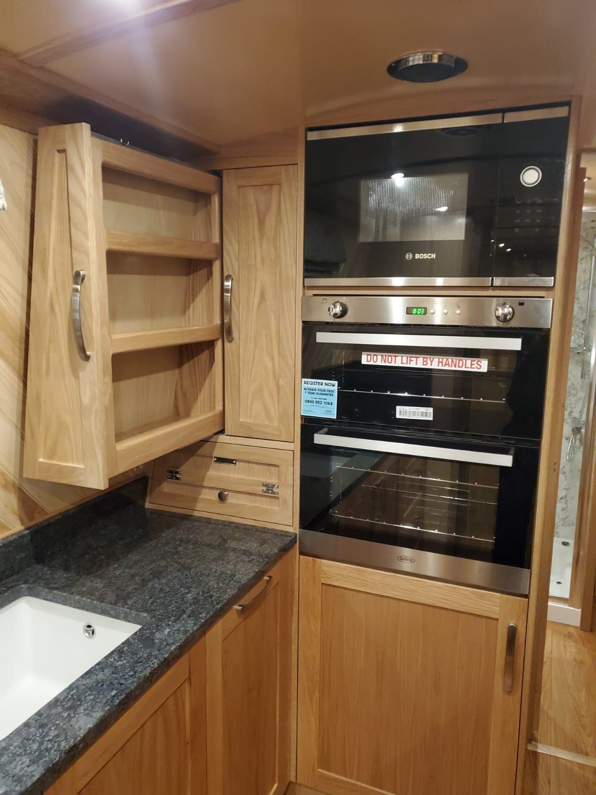 Kumpali pull out larder