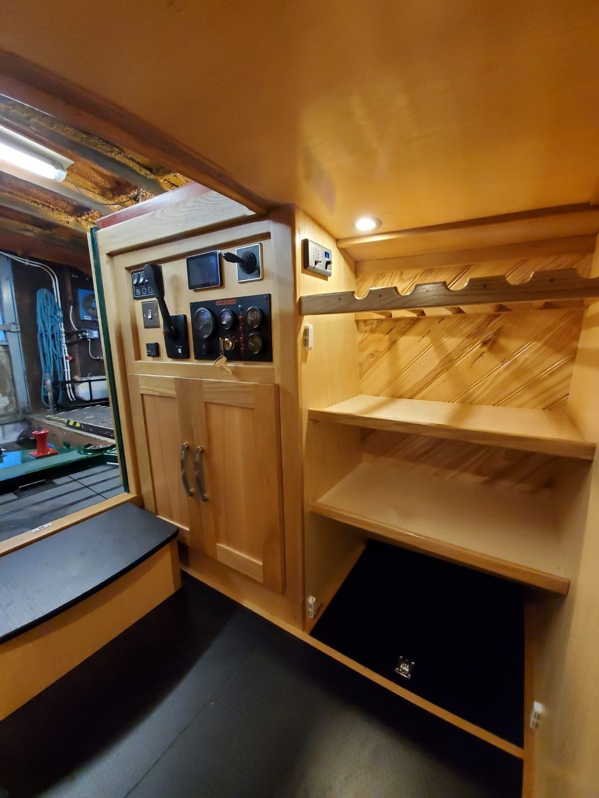 Kumpali trad stern interior view
