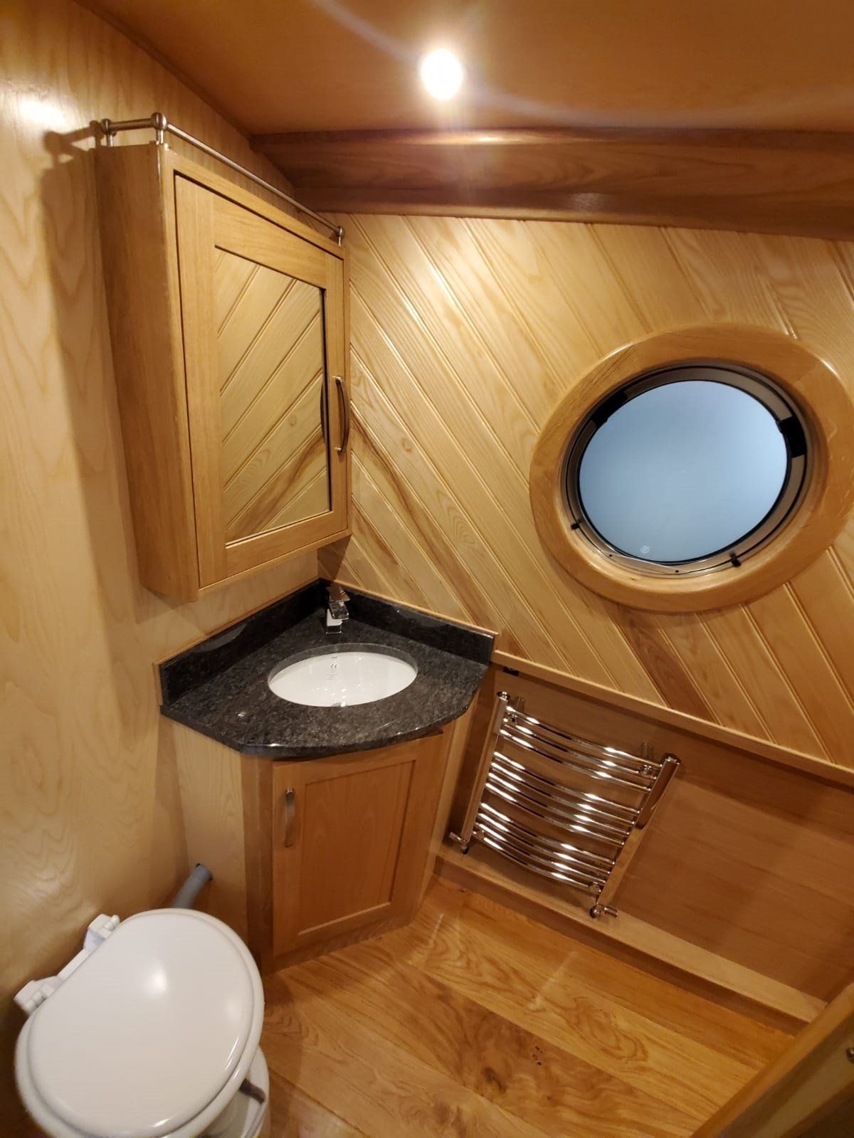 Kumpali wc and basin