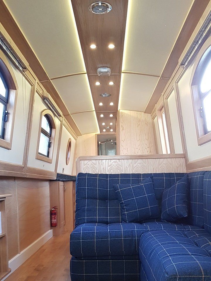 Mister Blue Sky interior