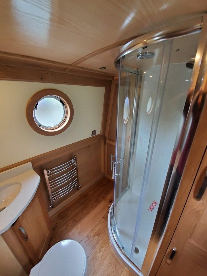 Rebecca Kate shower room and toilet