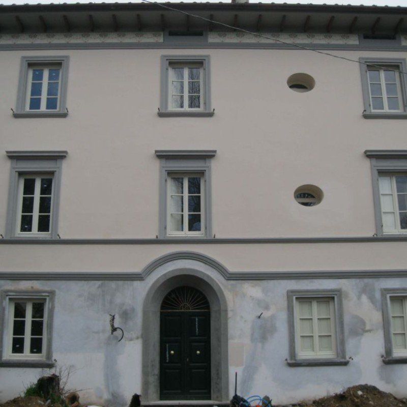 decorazioni per facciata di palazzo storico