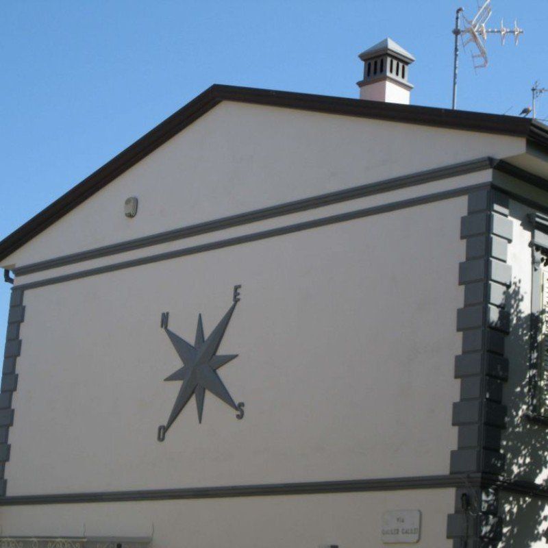 decorazioni per muro di palazzina