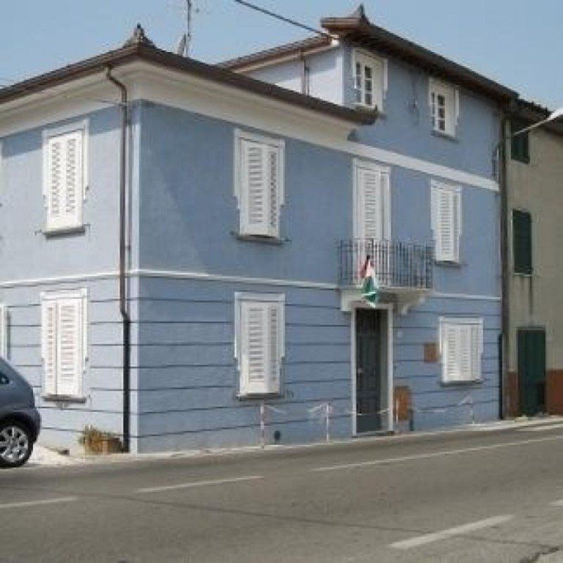 decorazioni facciata palazzo blu